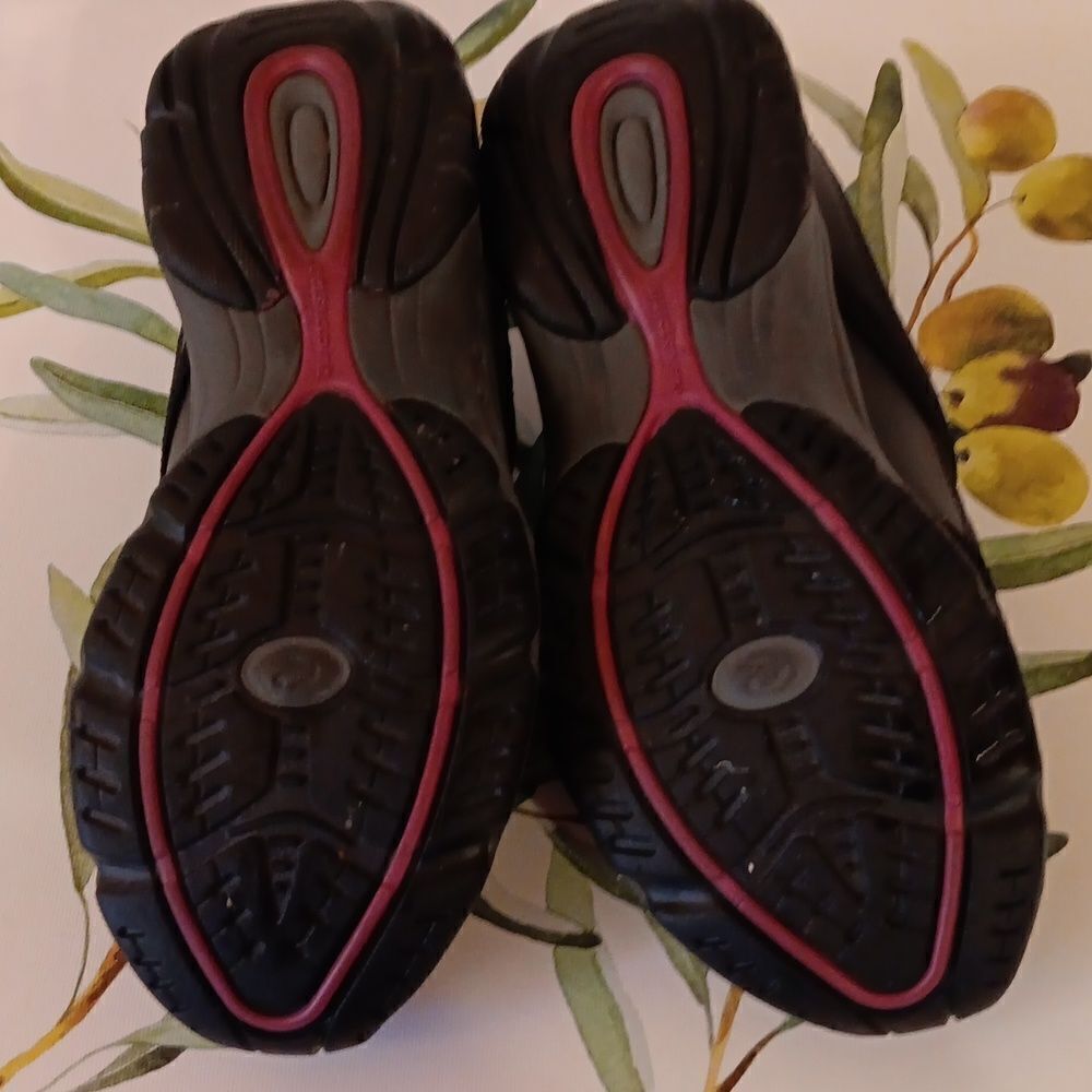 Easy Spirit Argyle Slip Ons - Picture 6 of 11